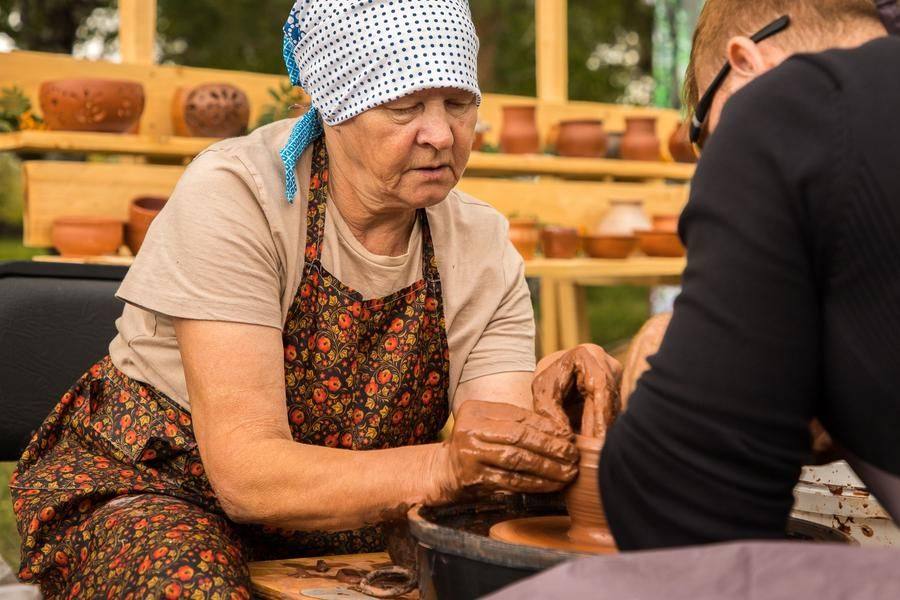 Хотите изготовить глиняную чашу под руководством мастера? Пожалуйста!