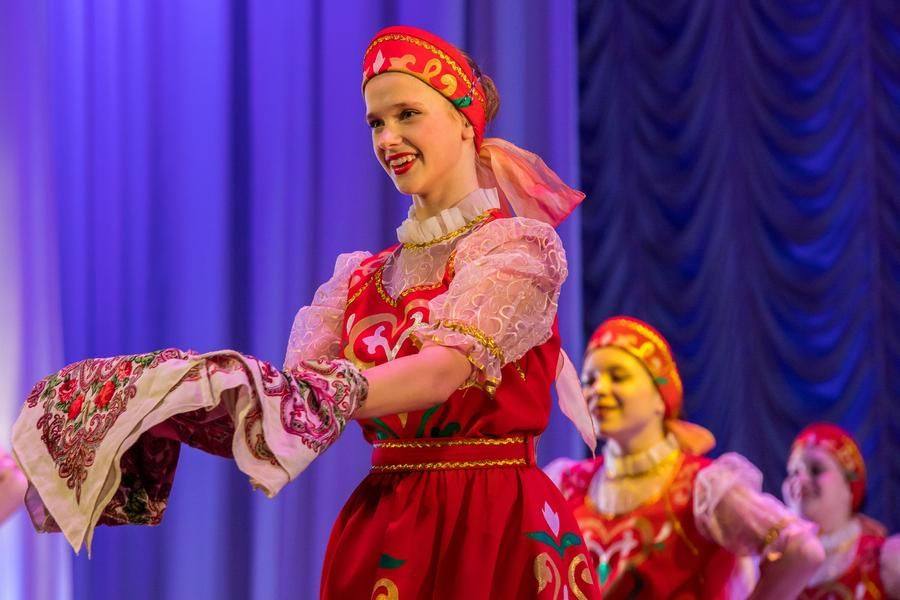 Коллектив «На крыльях танца» ДШИ № 13 выходит с русской плясовой «Задорная»