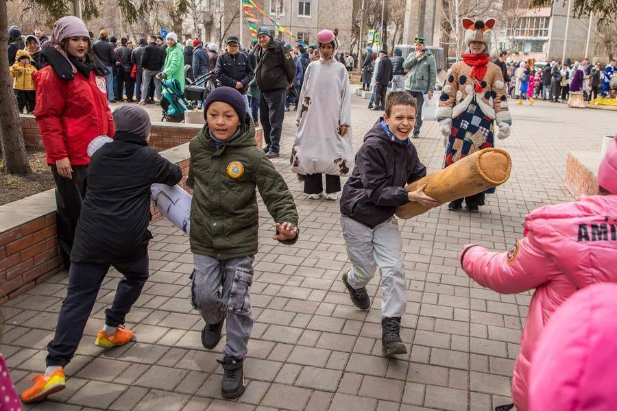 Младшим школьникам интересно участвовать в эстафете