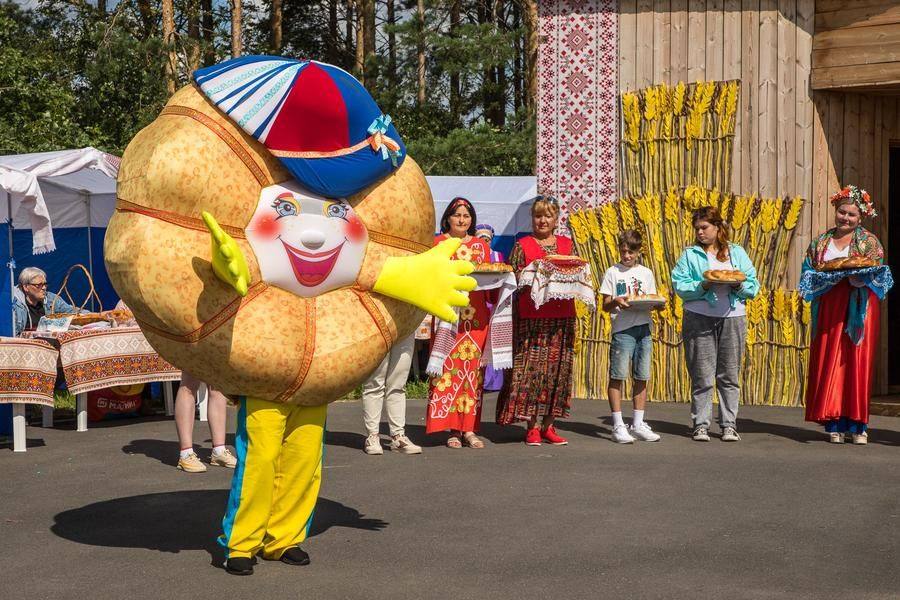 Кулинарный смотр со своим талисманом проходит у малой сцены