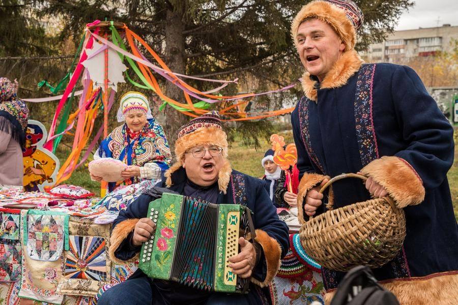 На торговых рядах всегда весело и всегда есть место творческой импровизации