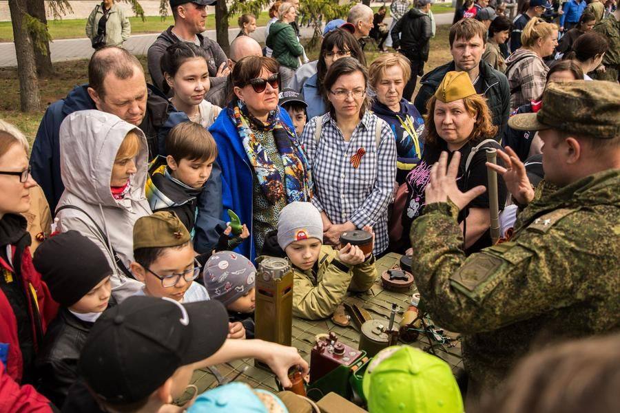 Впрочем, наглядность не отменяет разъяснений, особенно если слушают с интересом