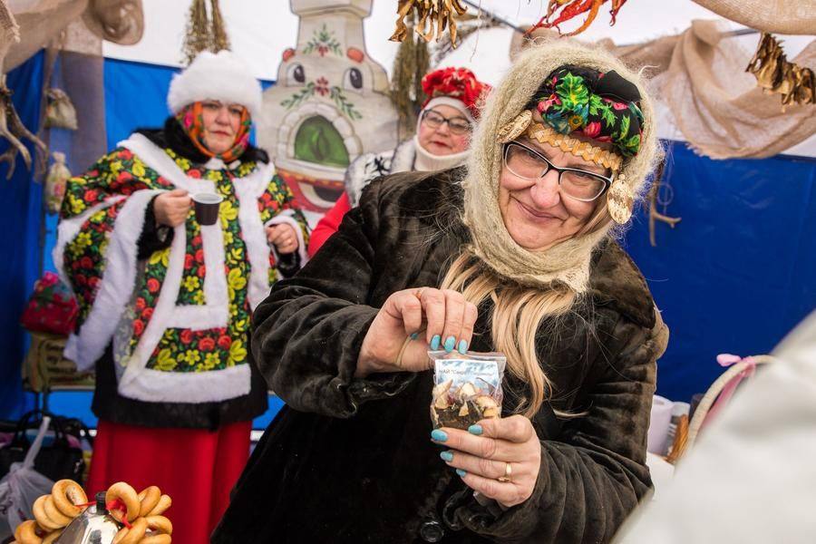 Участницы наперебой примеряют сказочные образы и хвастаются составами напитков