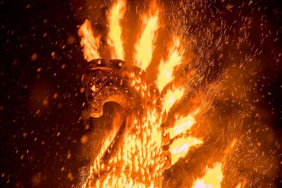 Считанные минуты остаются для первых сильных эмоций нового года