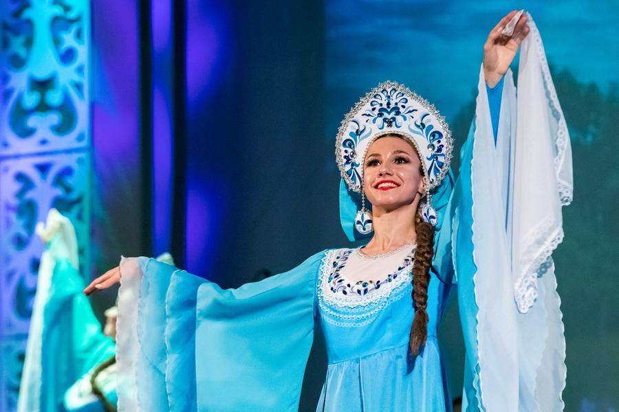 Но по глазам артисток понятно, что встреча после разлуки обязательно состоится