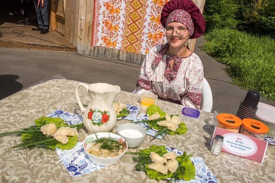 Конечно, таким столом хочется хвастаться