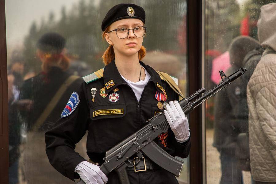 У Вечного огня установлен почетный караул