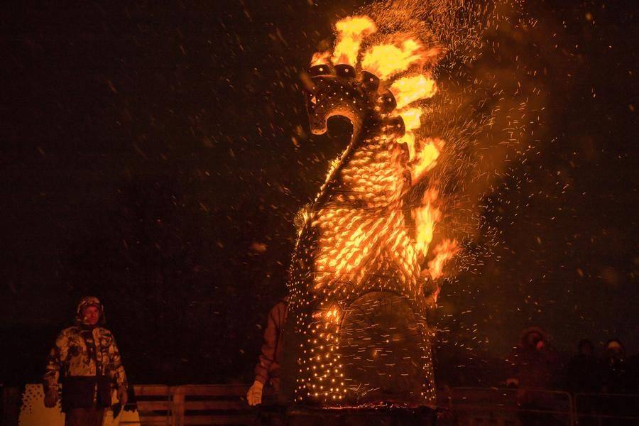 Наконец огня становится меньше