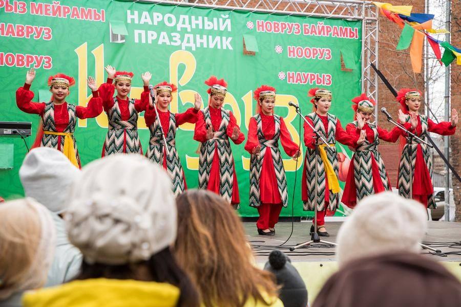 Трехчасовая концертная программа не прекращается ни на минуту
