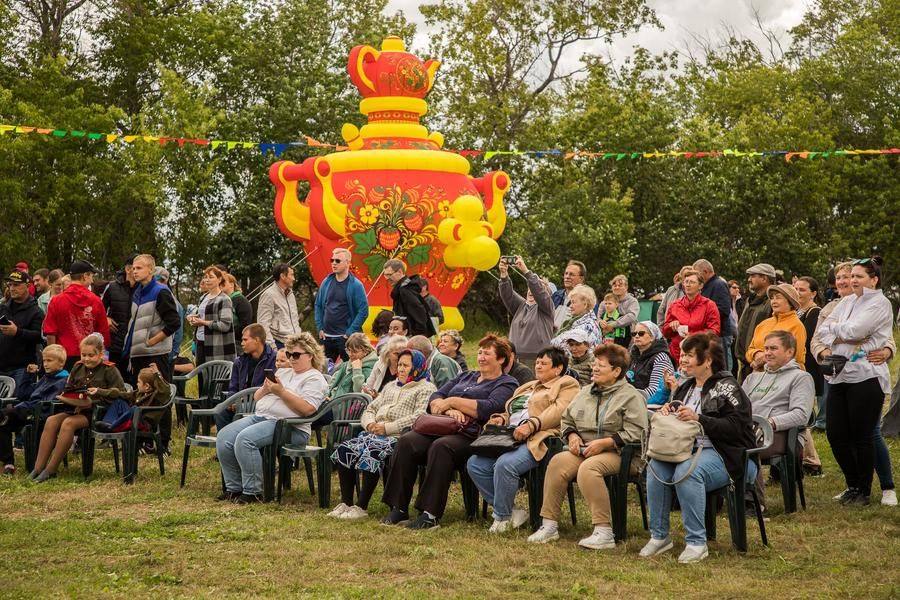Аудитория с интересом реагирует на весь репертуар коллектива
