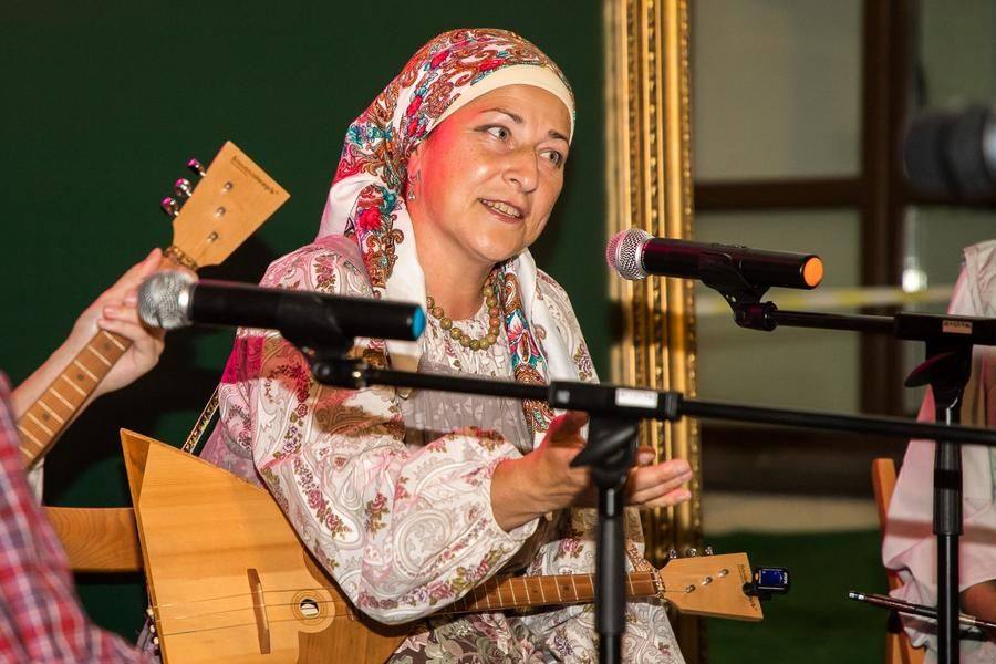Впрочем, концерт «Луговые сказки» наполнен не только песнями, но и прибаутками
