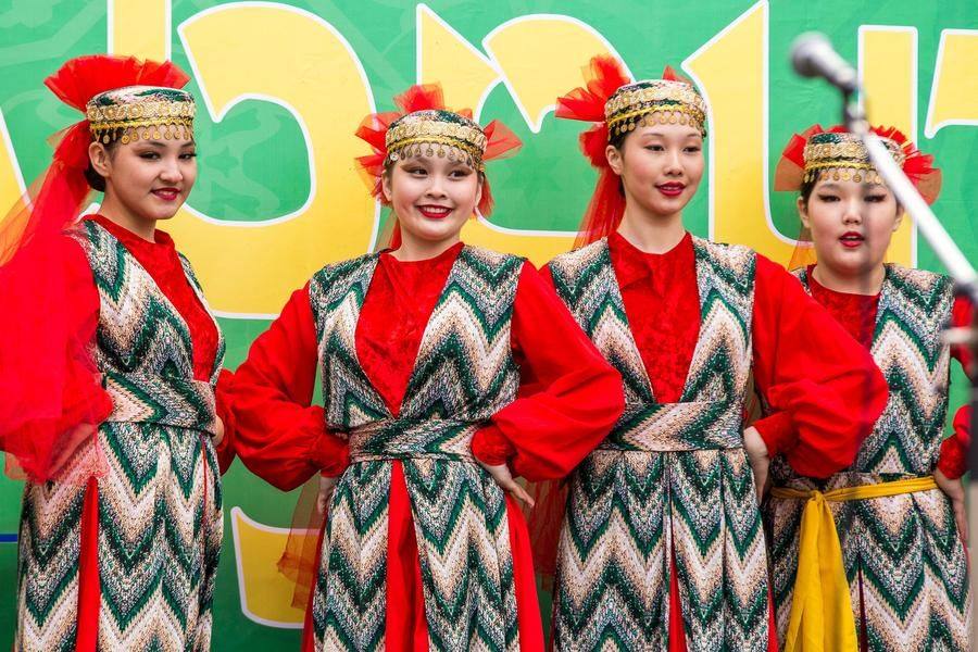 Его исполняет хореографический коллектив «Ажар»