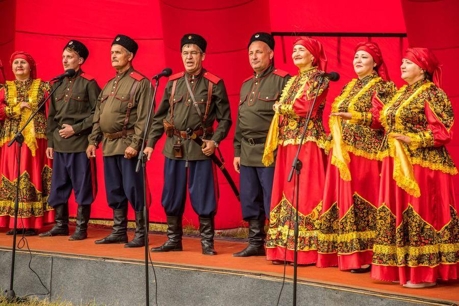 Коллектив, в свою очередь, заряжает хорошим настроением на весь день