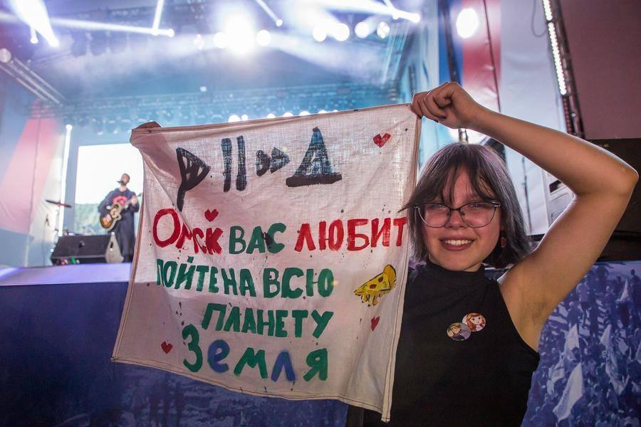 Пожалуй, юная поклонница выразила общее мнение собравшихся на Соборной площади