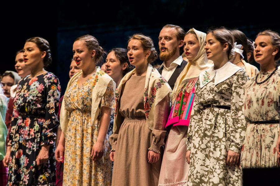 Но хор завершает программу проникновенной молитвой «Отче наш»