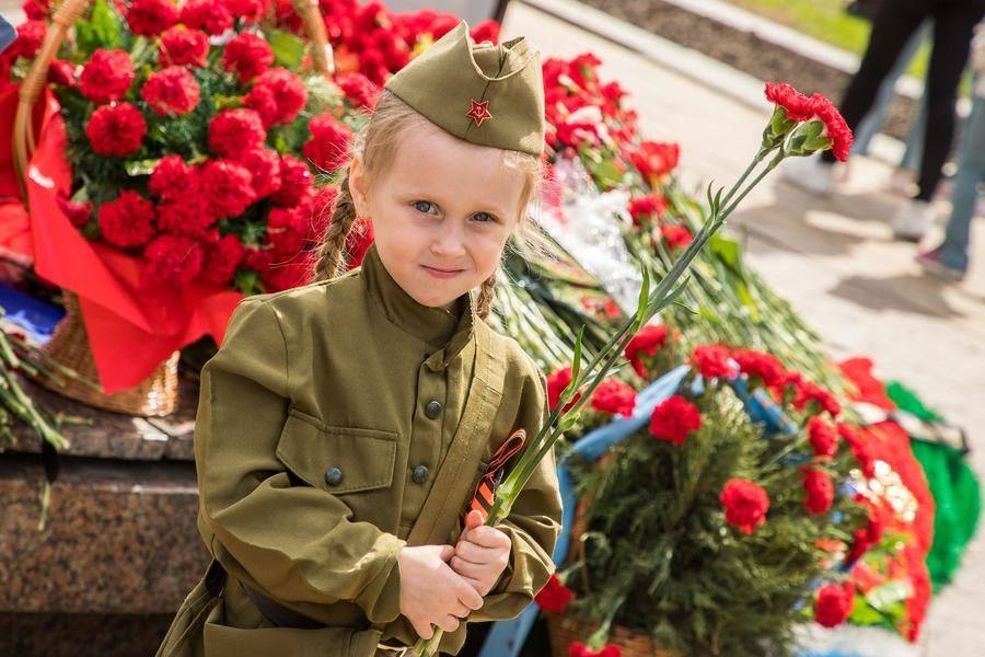 Даже маленькие дети запомнят свои ощущения от праздника и будут взрослеть с ними
