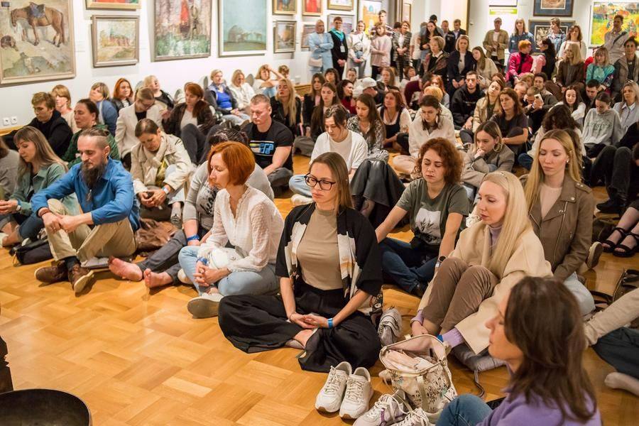 Это гонг-медитация с поющими тибетскими чашами