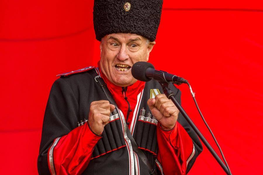Если умело войти в образ, улыбки и аплодисменты гарантируются