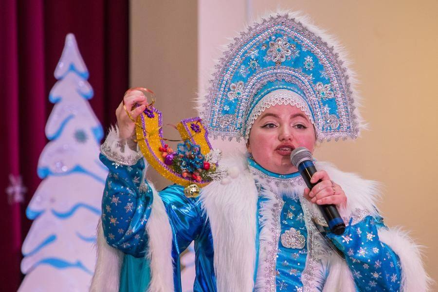 Следующий раунд противостояния — творческий конкурс подарков имениннику