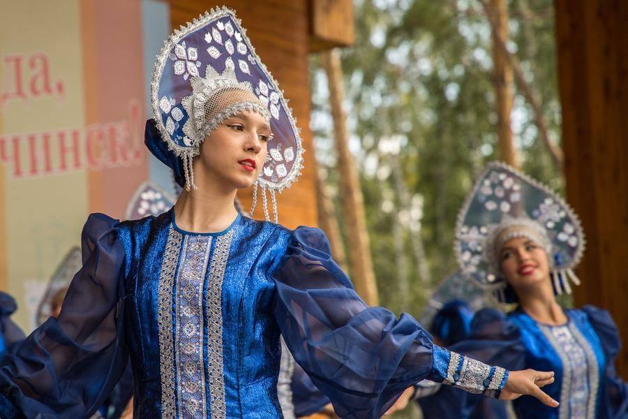 Каждая танцовщица растворяется в величественном образе