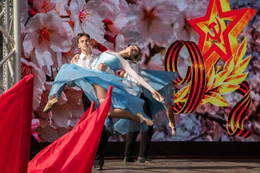 Искусство позволяет деликатно и точно передать память о событиях тех лет