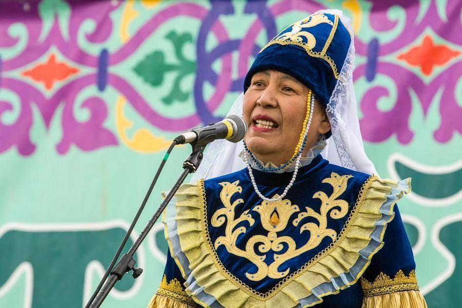 И артисты исполняют для них лучшие праздничные песни