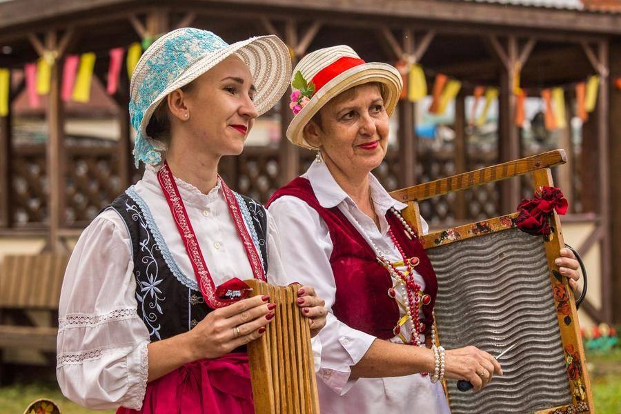 Некоторые нехитрые «музыкальные инструменты» имеются едва ли не в каждом дворе