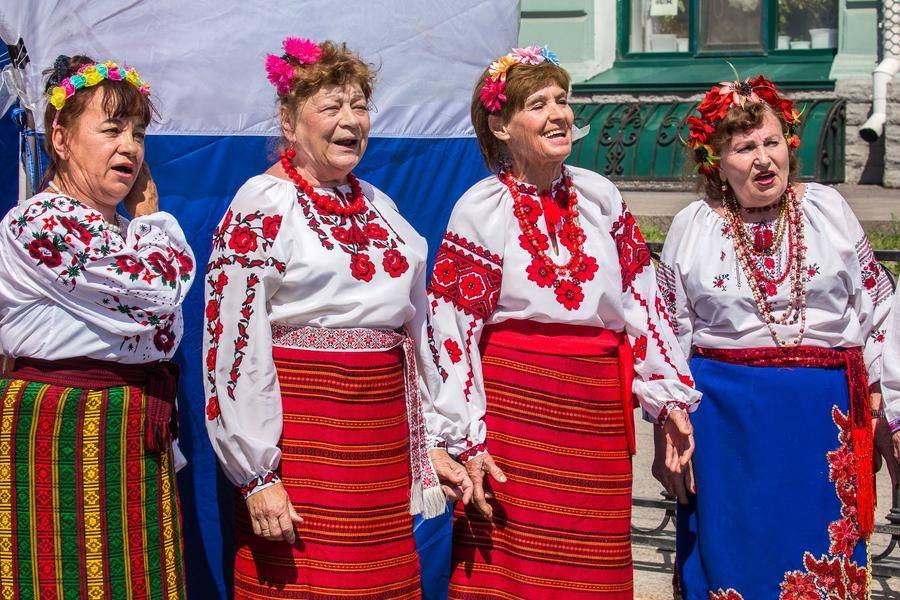 Самодеятельные творческие коллективы можно встретить в любой части улицы