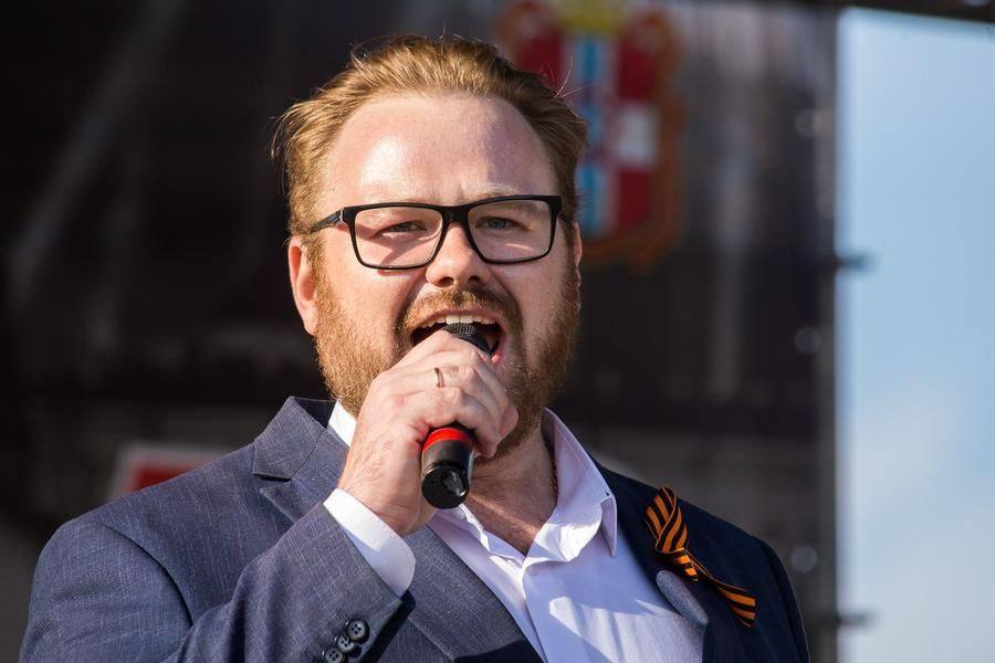 Она звучит в исполнении лауреата вокальных конкурсов Максима Комендантова