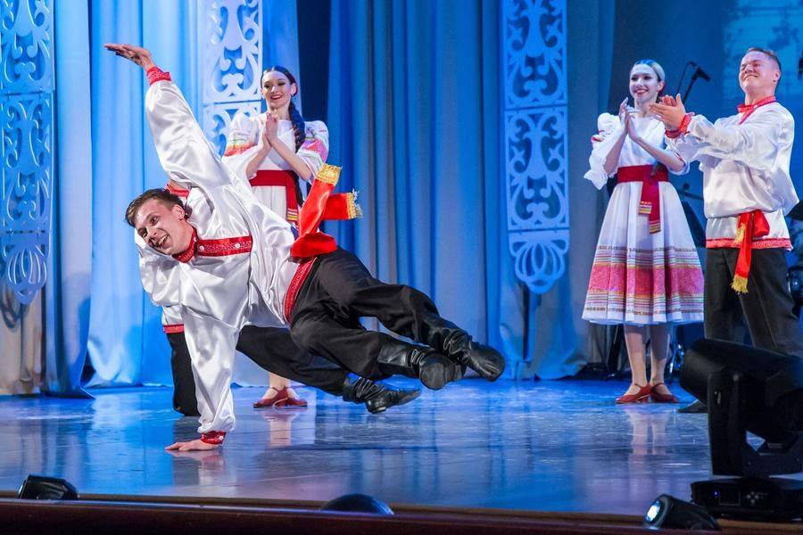 Например, пройти всю сцену в эффектном нижнем прыжке