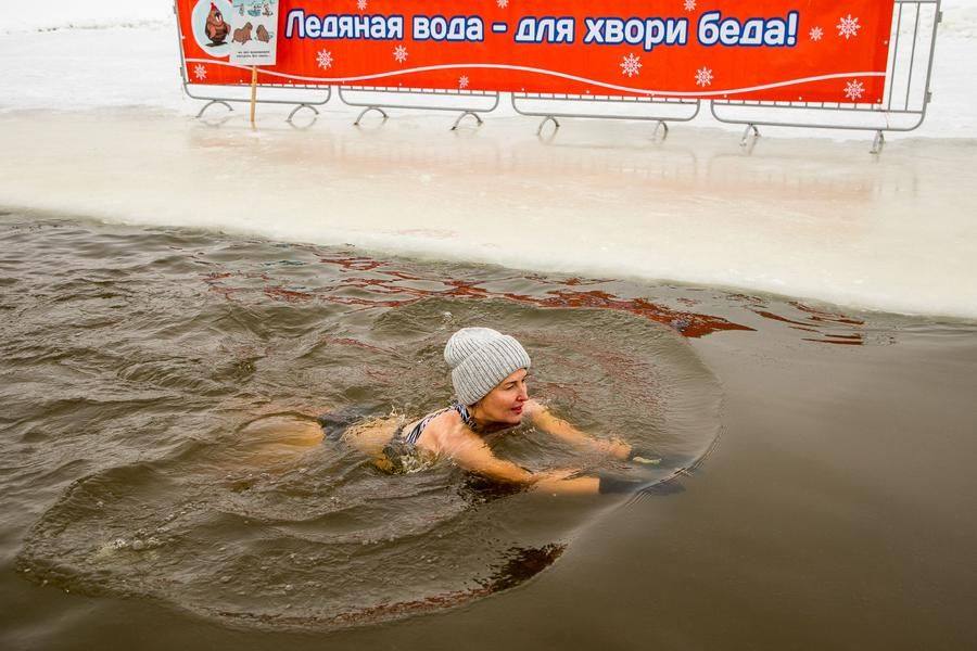Свободное купание продолжается уже полчаса