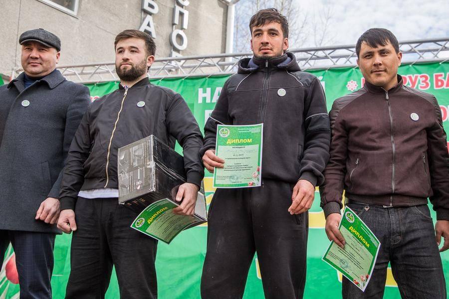 Все призеры куреш представляют омское «Содружество таджикистанцев»