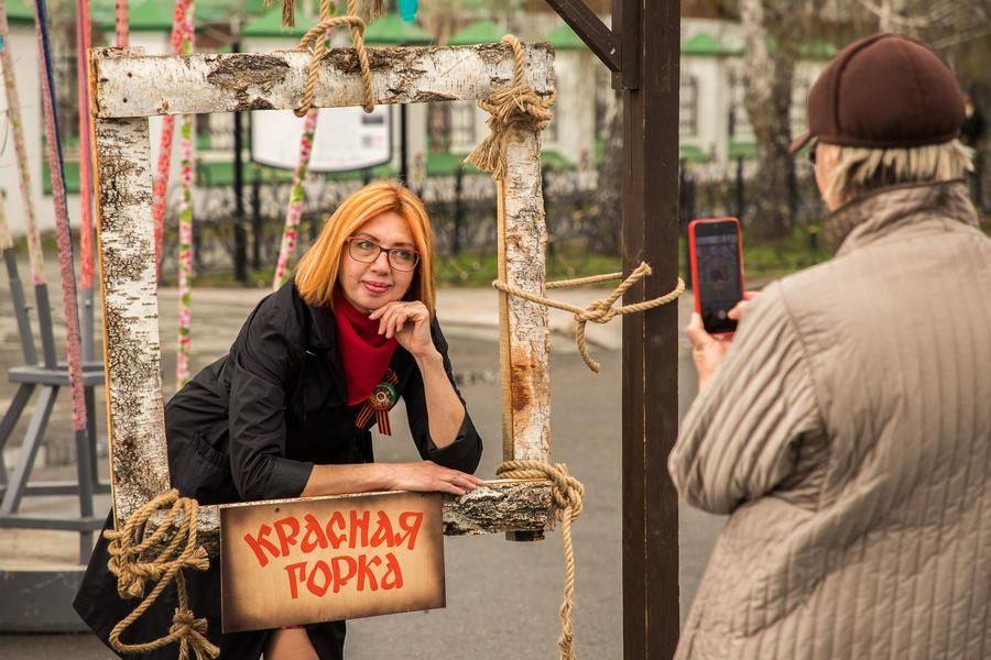 Несмотря на хмурое небо, Красная горка удалась, а лето стало ближе!