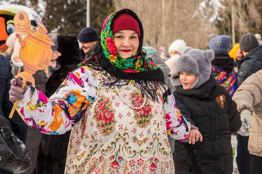 Собрались и жители микрорайона Крутая горка, и гости из «материковой» части Омска