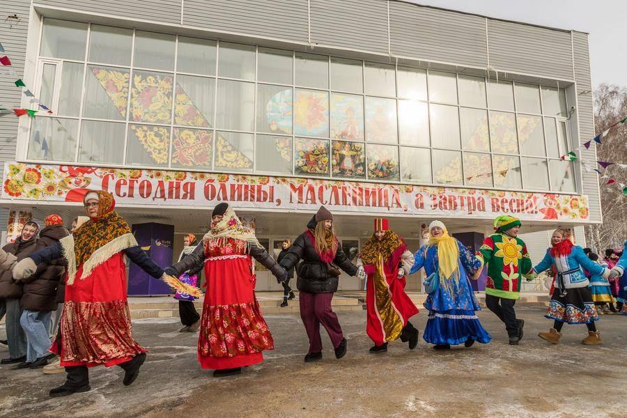 Хороводы стартуют сами собой еще до официального начала программы