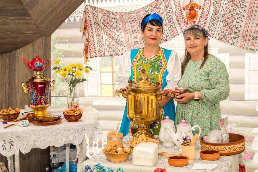 Хлебосольная площадка «Русская изба» будет угощать пришедших
