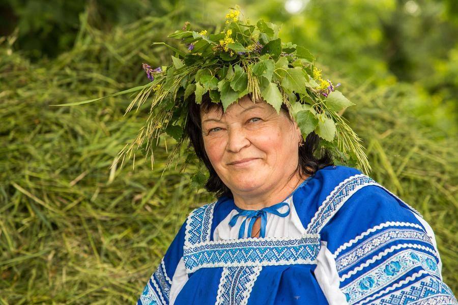 Мы к ним обязательно вернемся, но сейчас поспешим к главной сцене