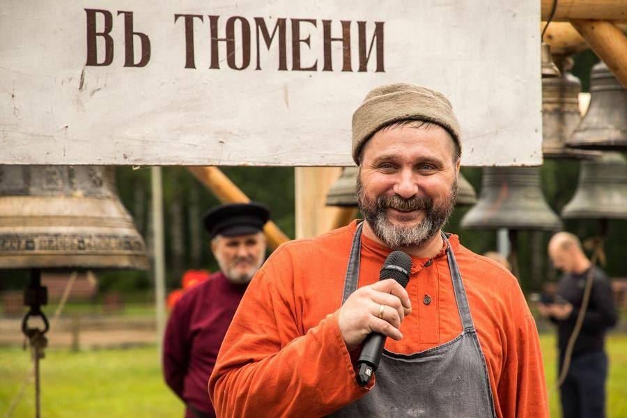 Лев Инякин, например, — и звонарь, и мастер-литейщик