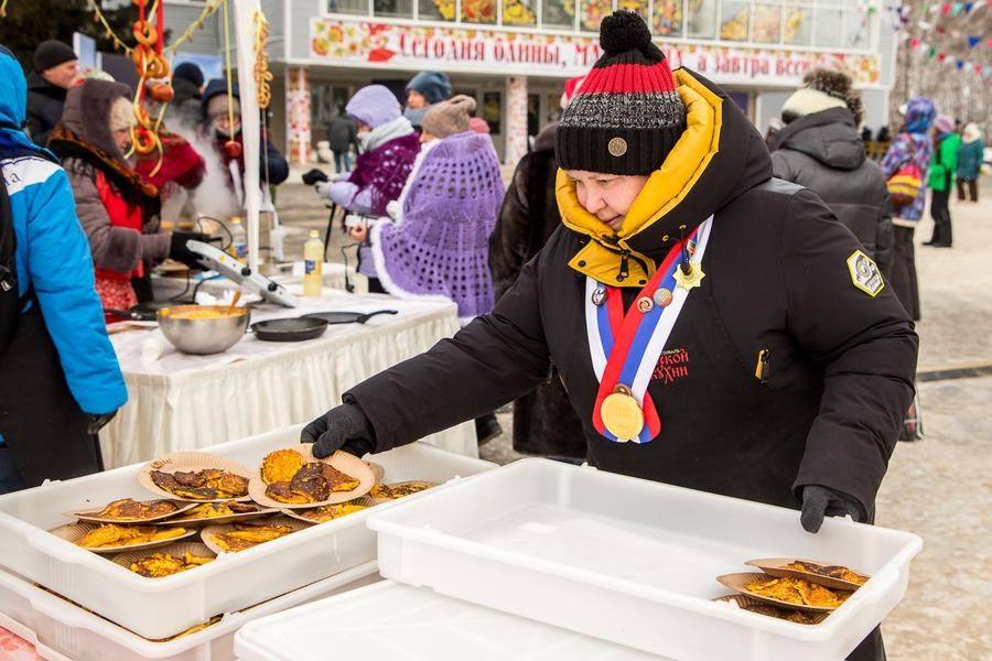 Подсчет оладий ведет Юлия Литвиненко, вице-президент ассоциации Chefs Team Russia