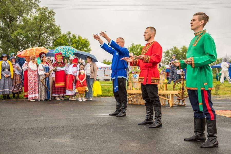 А вот и три стрелы! Первая — это наши корни, наша история, мудрость наших предков