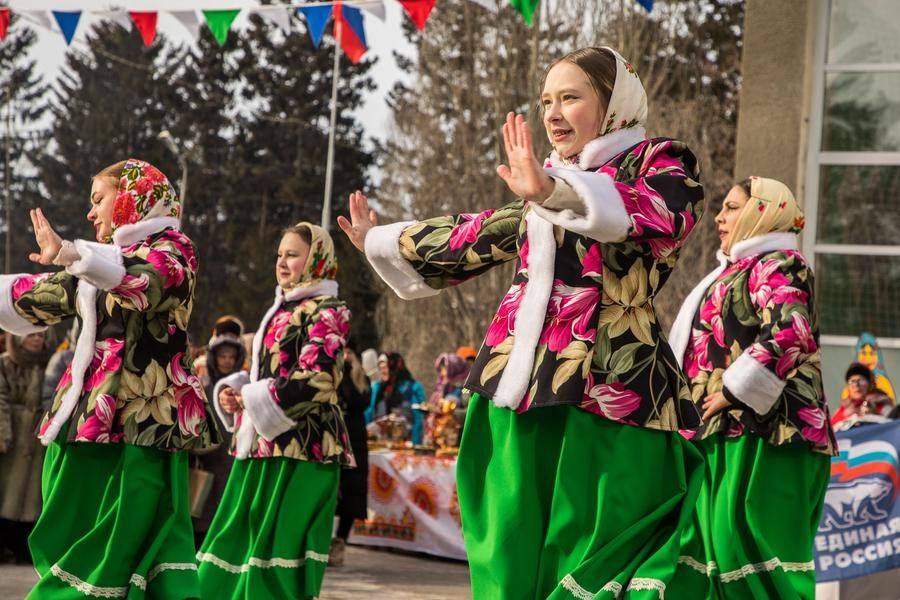 В первом отделении выступают крутогорские творческие коллективы