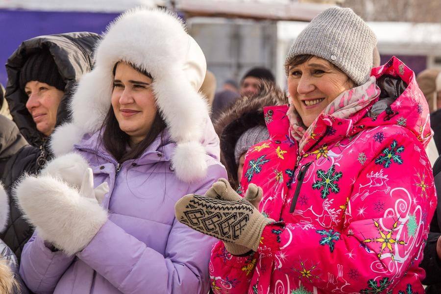 Улыбки и аплодисменты — лучший способ выразить признательность артистам