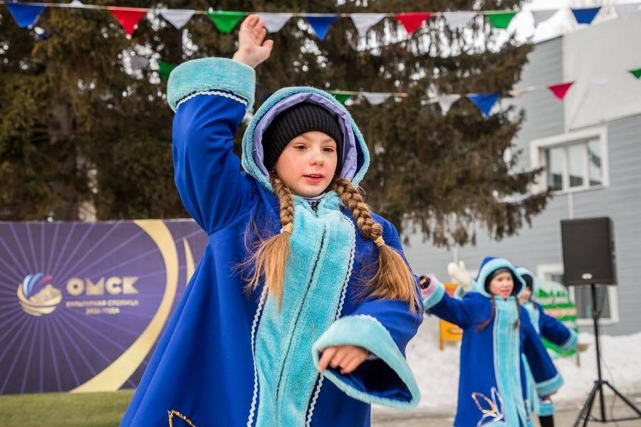 Программу продолжают новые номера, созданные для зимних выступлений