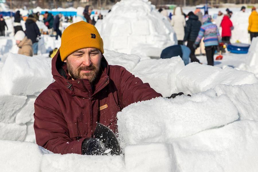 Сейчас уже тысячи людей в назначенный день приезжают на Обское море