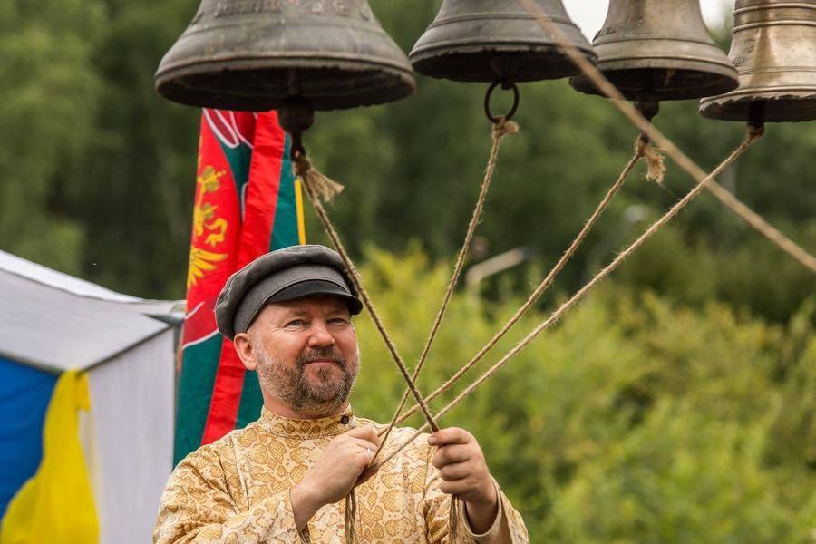 Ни на что не похожий звук десятков колоколов вот-вот вновь наполнит парк