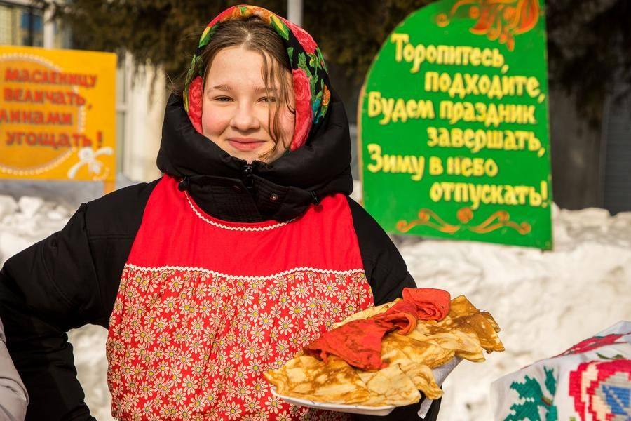 Кстати, блины — одно из древнейших блюд в мире: их пекли тысячи лет назад