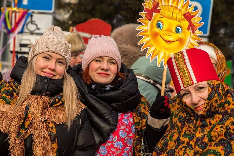После такого радушного приема веселиться на голодный желудок точно не придется