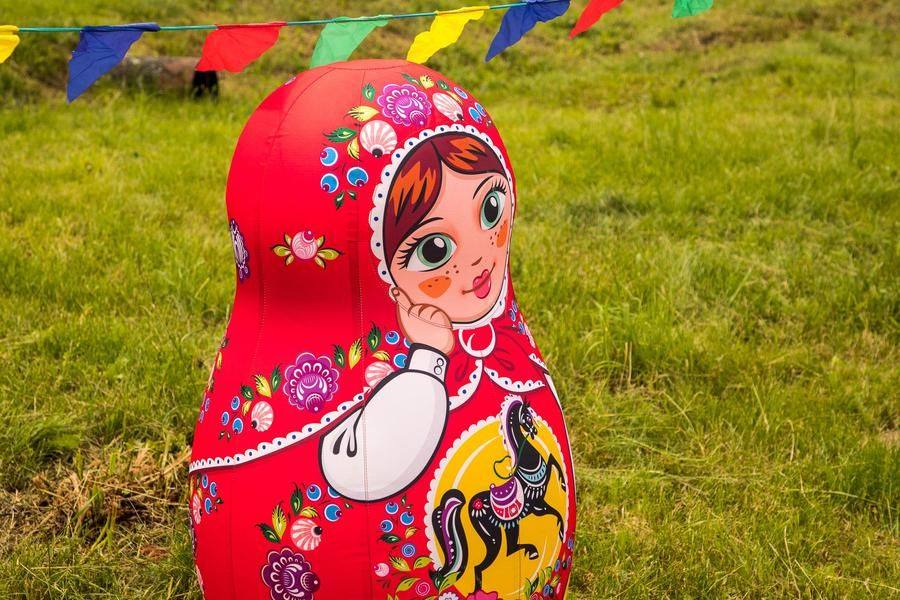 Еще одна площадка украшена символами традиционной культуры