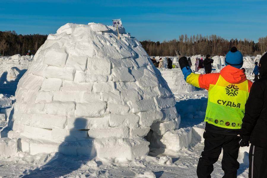 Им предстоит измерить диаметр и высоту иглу, а также зафиксировать время возведения