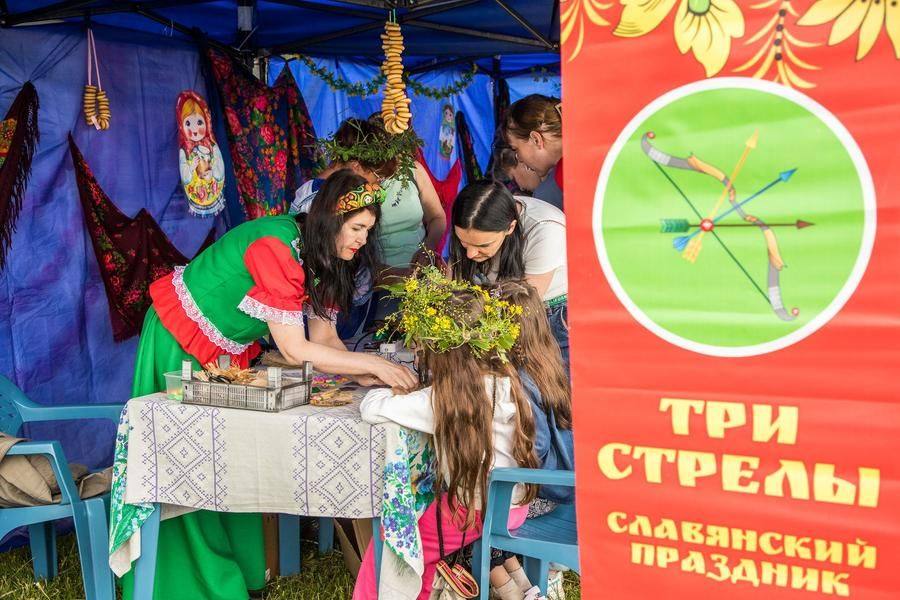 Не пустуют и палатки с мастер-классами